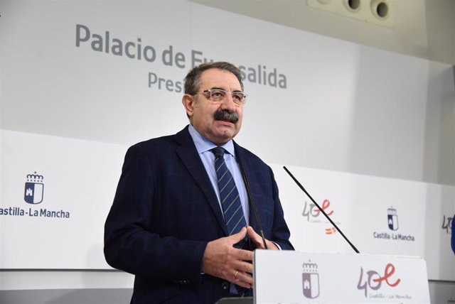 Archivo - El consejero de Sanidad de Castilla-La Mancha, Jesús Fernández Sanz.