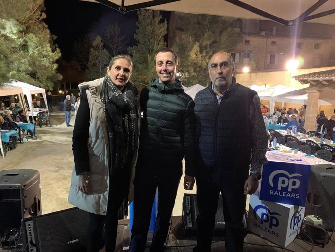 El PP presenta a Maria Agns Sampol como candidata a la alcaldía de Porreres ante más de 200 personas.