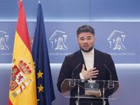 Rufián se burla del gesto de Nogueras de apartar la bandera de España en el Congreso: "Superútil"