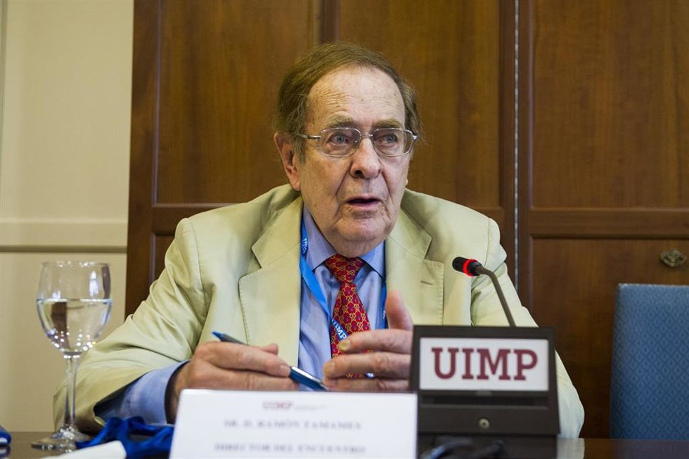 Archivo - Ramón Tamames, en un acto de la UIMP
