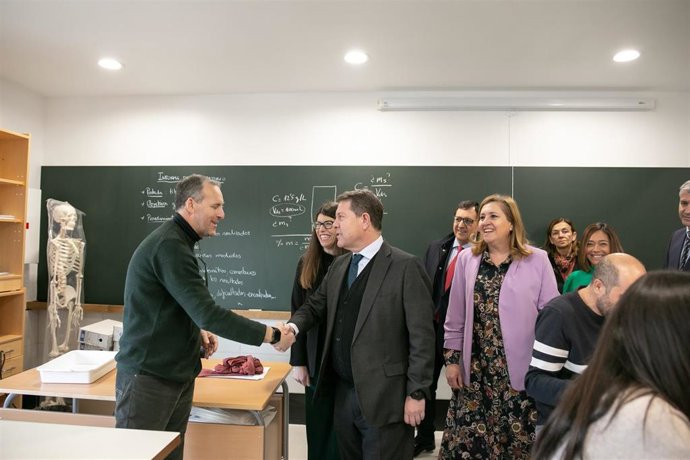 Inauguración de las nuevas aulas del IES de Olías del Rey.