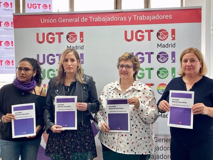 De izquierda a derecha: Edith Chacón, Marina Prieto, Rosa Robledano y Fátima Gallardo durante la presentación del informe sobre brecha salarial en la Comunidad de Madrid.