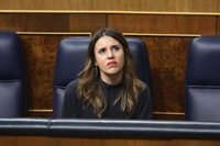Irene Montero acusa al PP de "difundir bulos y transfobia" y los 'populares' responden que tiene que dimitir "sí o sí"