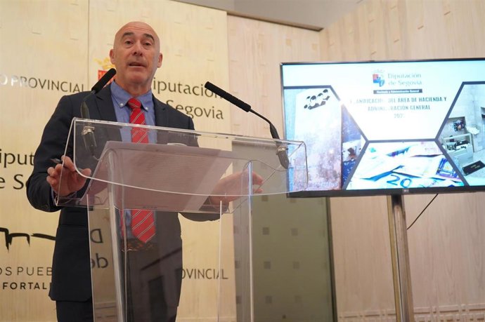 El diputado de Hacienda, Óscar Moral, explica que la Diputación ha aumentado en más de 6,5 millones los recursos obtenidos de otras administraciones.