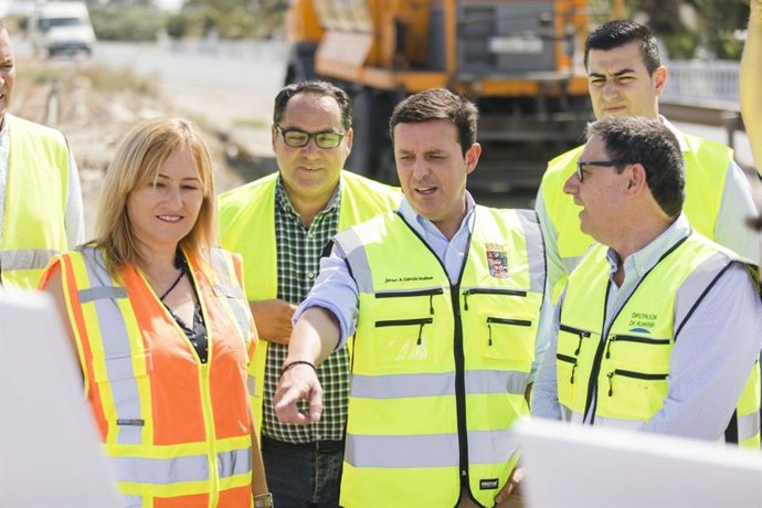 El presidente de la Diputación visita obras en Níjar en una imagen de archivo.