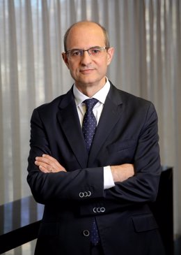 Archivo - Javier Valle, director general de VidaCaixa