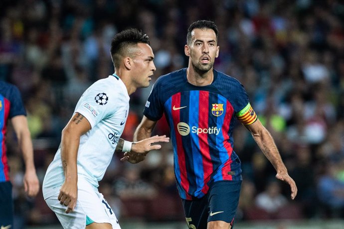 Archivo - Sergio Busquets of FC Barcelona in action during the UEFA Champions League, Group C, football match played between FC Barcelona and FC Internazionale at Spotify Camp Nou on October 12, 2022 in Barcelona, Spain.