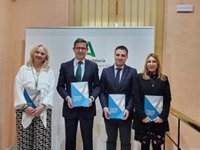 La Junta presenta el primer catálogo del sector naval, que incluye medio centenar de empresas auxiliares de Cádiz