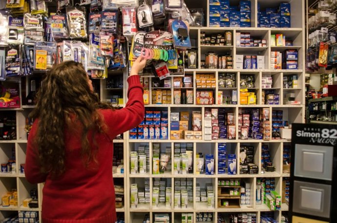 Archivo - Aecoc tecnología y ferretería prevé falta de `stock' a partir de mayo por el coronavirus
