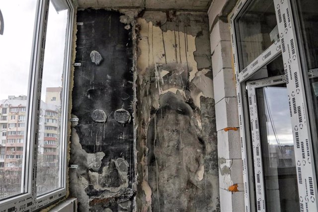 Obras en un edificio dañado por los ataques rusos en Odesa