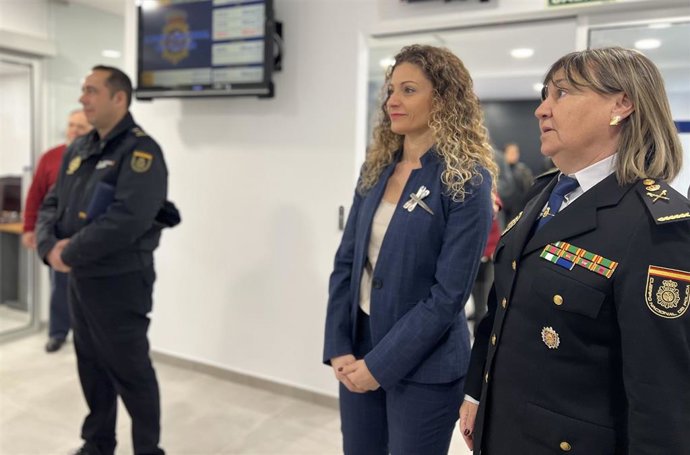 La delegada del Gobierno, Ainoa Quiónes, visita las instalaciones de la Comisaría de la calle López Dóriga