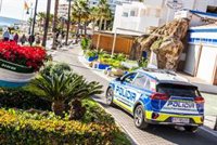 Detenido un hombre ebrio que interrumpía el tráfico e increpaba a los conductores en el paseo marítimo de Torremolinos