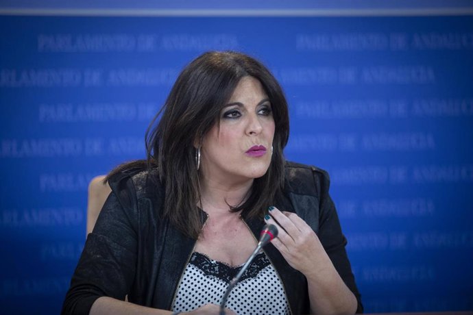 La portavoz del grupo parlamentario PSOE-A, Ángeles Férriz, durante la rueda de prensa. A 22 de febrero de 2023, en Sevilla (Andalucía, España). Los portavoces de los grupos políticos comparecen de forma periódica en rueda de prensa previas al Pleno del