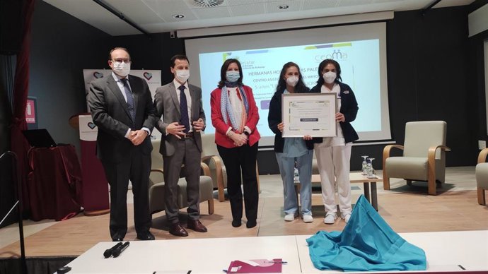 Hermanas Hospitalarias de Palencia recibe la Acreditación de Oro de CEOMA como centro libre de sujeciones.