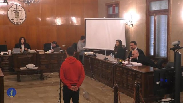 El acusado por la muerte de un joven en Calas de Mallorca, haciendo uso de su derecho a la última palabra en el juicio.
