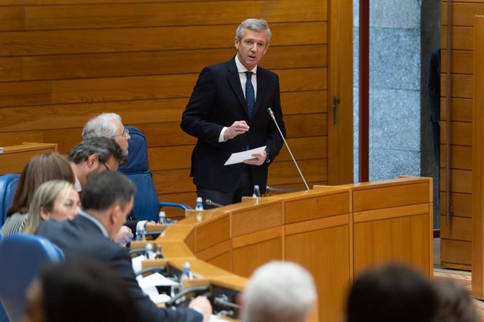 O presidente da Xunta, Alfonso Rueda, responde as preguntas da oposición no Parlamento. Pazo do Hórreo, Santiago de Compostela, 22/02/23.