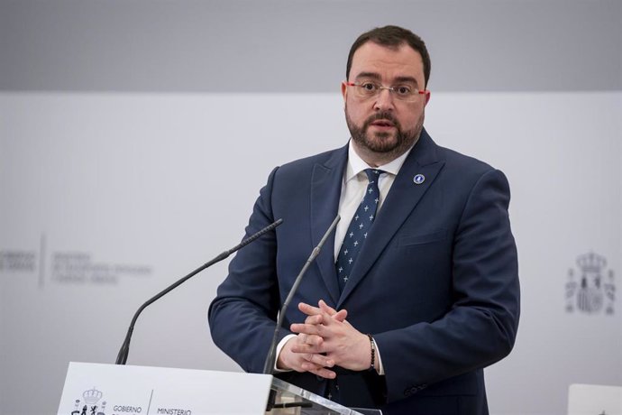 El presidente del Principado de Asturias, Adrián Barbón, durante una rueda de prensa.