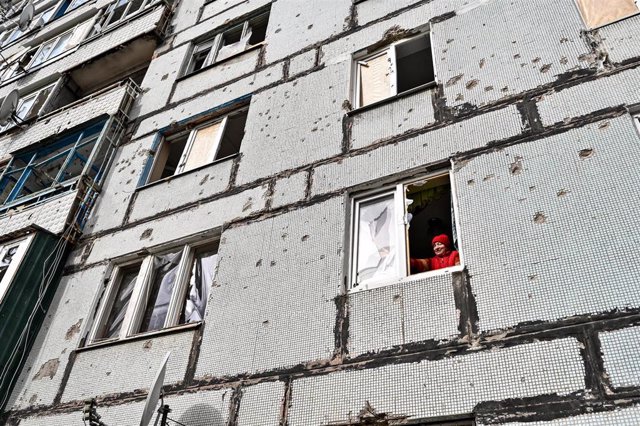 Edificio de viviendas atacado por las fuerzas rusas en Stepnogirsk, en la región de Zaporiyia