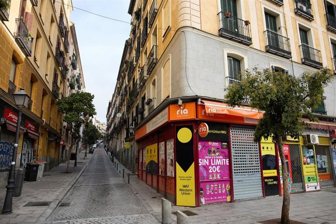 Archivo - Viviendas en la plaza de Lavapiés