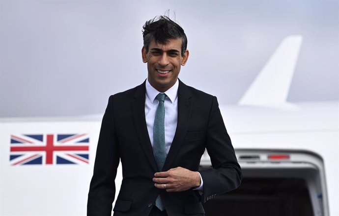 18 February 2023, Bavaria, Munich: UK's Prime Minister Rishi Sunak arrives at the airport in Munich to attend the 59th Munich Security Conference. The Munich Security Conference is taking place from February 17 to 19 at the Bayerischer Hof Hotel in Muni