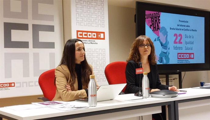 La secretaria de Políticas Sociales, Agenda 2030 y Empleo de CCOO CLM, María Ángeles Castellanos, y la secretaria de Mujeres y Políticas LGTBI, Rosario Martínez.