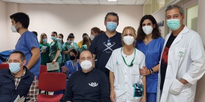 Angiólogos y cirujanos vasculares del Clínico de Málaga forman a pacientes diabéticos para ayudar a prevenir amputaciones