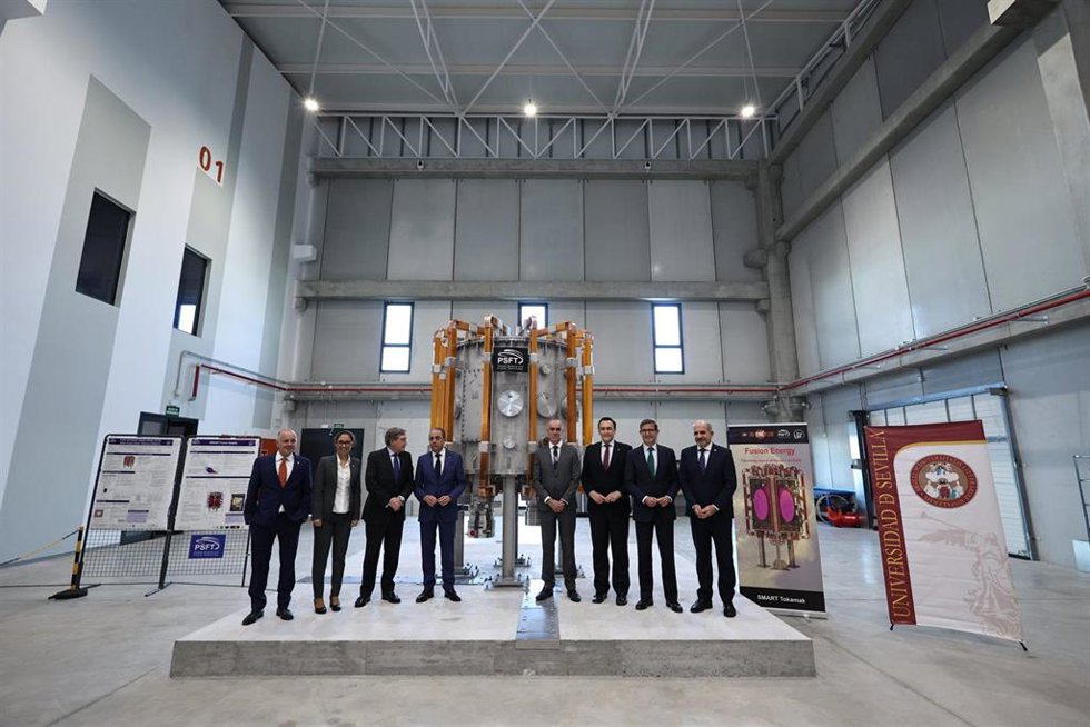 Presentación del "tokamak" del centro de investigación CIU3A