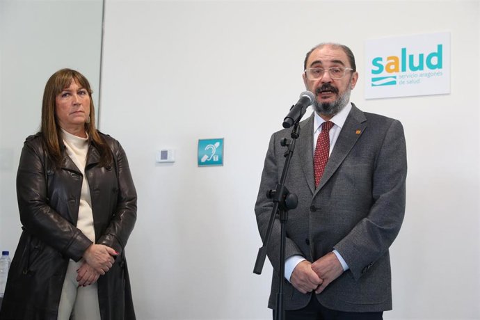 El presidente del Gobierno de Aragón, Javier Lambán, y la consejera de Sanidad, Sira Repollés.
