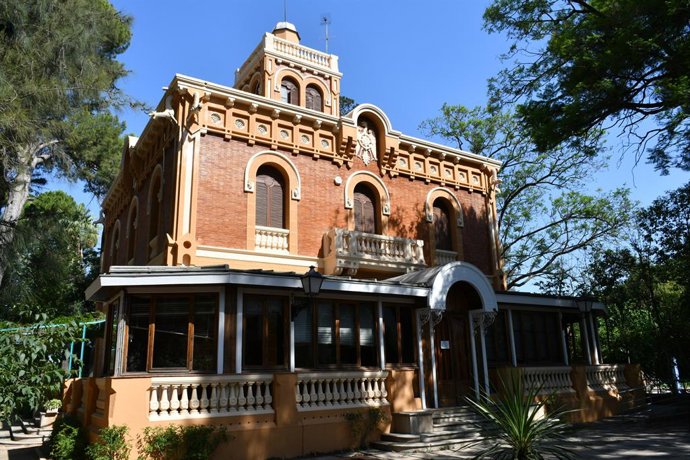 Fachada de la Casa Iborra en Bétera (Valencia)