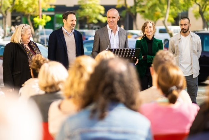 El alcalde de Sevilla, en la presentación del programa 'Practica cultura', en un acto celebrado en el Espacio Vecinal Carme Chacón.