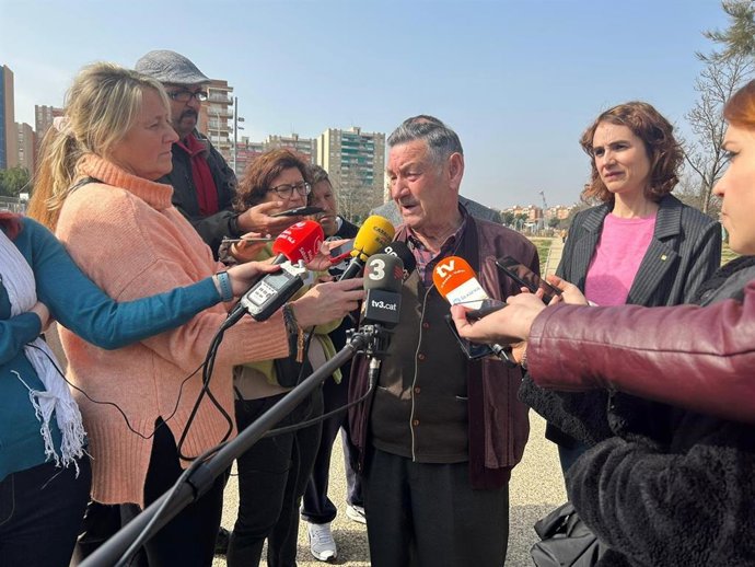 Antonio Martos, el hermano del antifranquista Cipriano Martos, en declaraciones a periodistas en Barcelona.