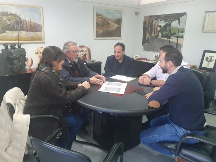 Endesa refuerza las redes de baja tensión de La Pañoleta en Camas para incrementar su potencia eléctrica