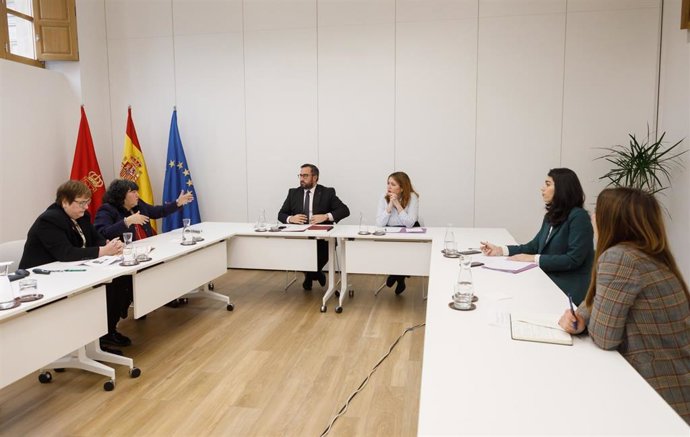 Encuentro mantenido por el vicepresidente Remírez y la Secretaria de Estado de Igualdad y contra la violencia de género, Ángela Rodríguez