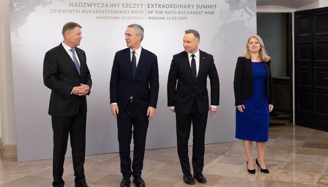 Klaus  Iohanns, presidente de Rumanía, Jens Stoltenberg, secretario general de la OTAN; Andrzej Duda, presidente de Polonia; y Zuzana Caputova, presidenta de Eslovaquia