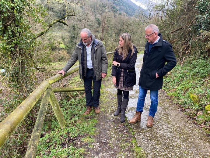 Visita del PP a la senda del oso