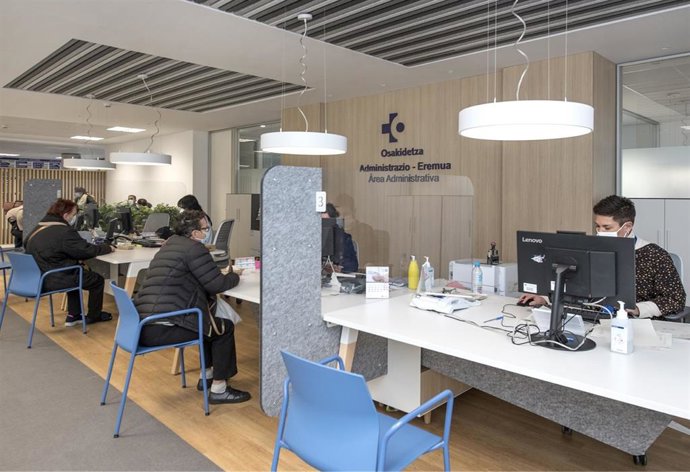 El centro de salud de Rekalde en Bilbao renueva su área administrativa.