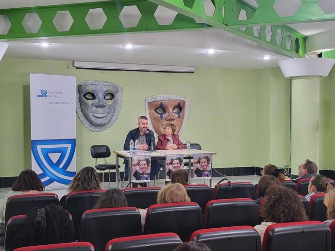 La vicepresidenta tercera de la Diputación de Cádiz, Carmen Collado, en una reunión con responsables de Igualdad de los ayuntamientos menores de 20.000 habitantes de la provincia