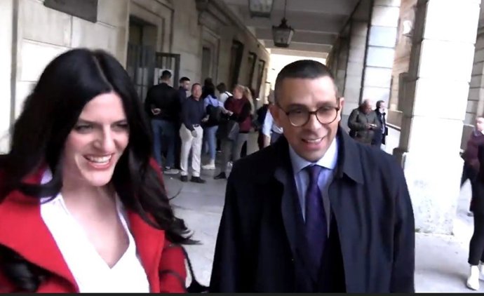 Los abogados de María León a la salida de las comparecencias