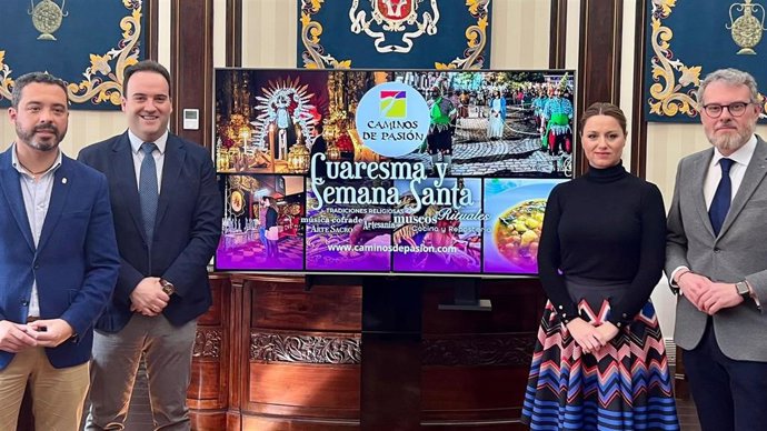 La delegada territorial de Turismo, en la presentación del programa 'Vivir la Cuaresma en Caminos de Pasión'.