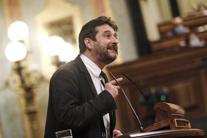 Archivo - El diputado de Unidas Podemos Rafa Mayoral durante su intervención en una sesión plenaria en el Congreso de los Diputados