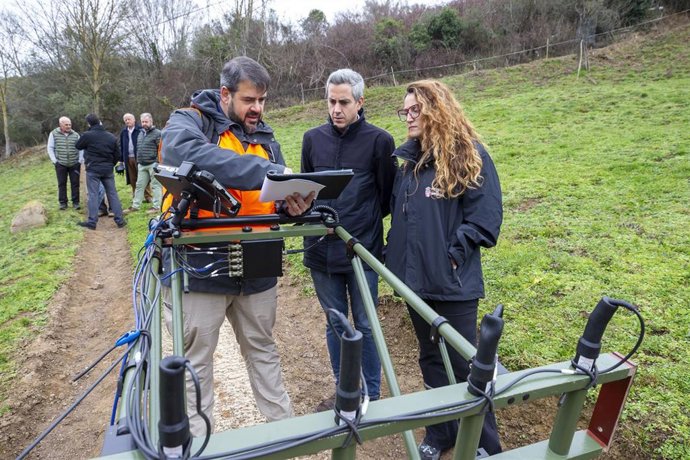 El Vicepresidente Y Consejero De Universidades, Igualdad, Cultura Y Deporte, Pablo Zuloaga, Asiste A Los Trabajos De Geolocalización De Fosas De Víctimas De La Guerra Civil.