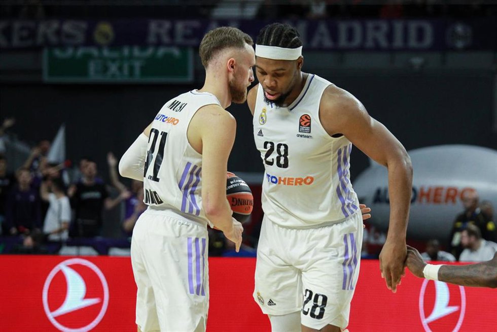 Archivo - Dzanan Musa y Guerschon Yabusele durante un partido del Real Madrid