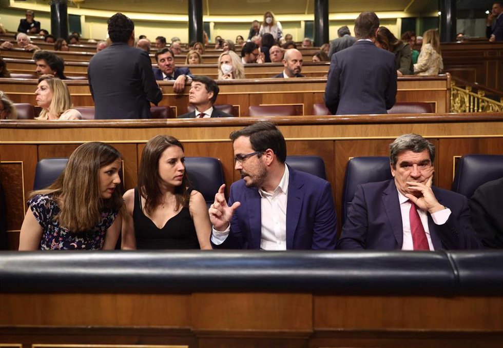 Archivo - (I-D) La ministra de Derechos Sociales y Agenda 2030, Ione Belarra; la ministra de Igualdad, Irene Montero; el ministro de Consumo, Alberto Garzón, y el ministro de Inclusión, Seguridad Social y Migraciones, José Luis Escrivá, durante la prime