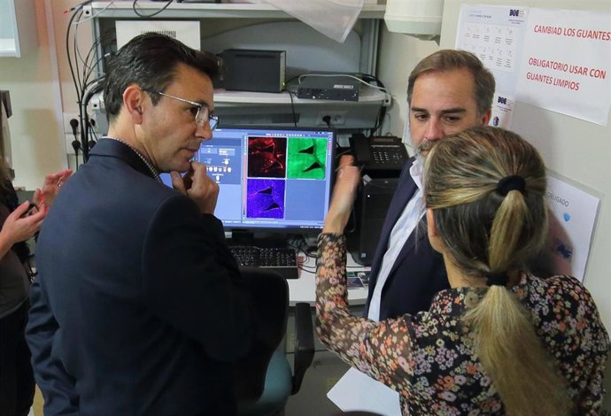 Visita del Ayuntamiento al Instituto de Parasitología y Biomedicina López-Neyra del CSIC