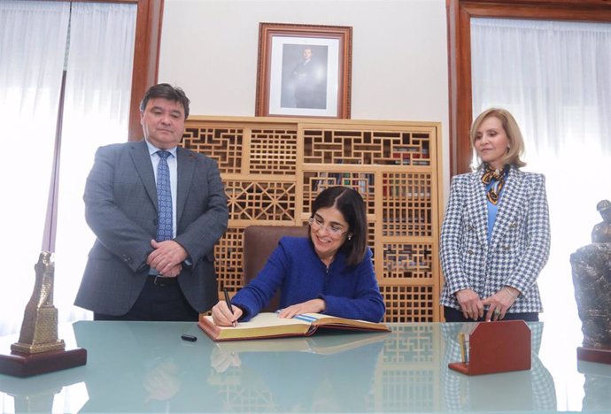 La ministra de Sanidad en su visita institucional al Ayuntamiento de Huelva.