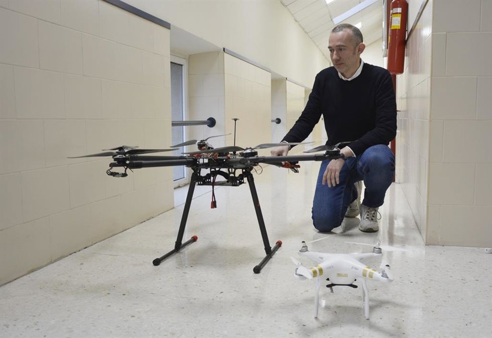 El investigador Higinio González,  de la UVigo, uno de los coordinadores del Proyecto Eagle, para el uso de drones en el mantenimiento de parques eólicos marinos.