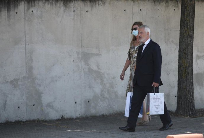 Archivo - El expresidente de la Asociación de Usuarios de Servicios Bancarios Ausbanc-, Luis Pineda, llega a la sede de la Audiencia Nacional en San Fernando de Henares 