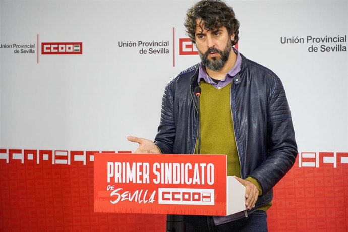 Archivo - El secretario general de CCOO de Sevilla, Carlos Aristu.
