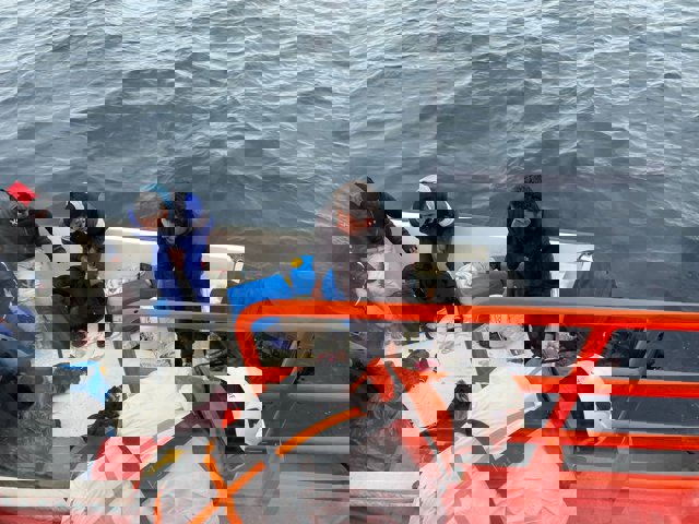 Rescate de los migrantes este jueves en Cabrera.