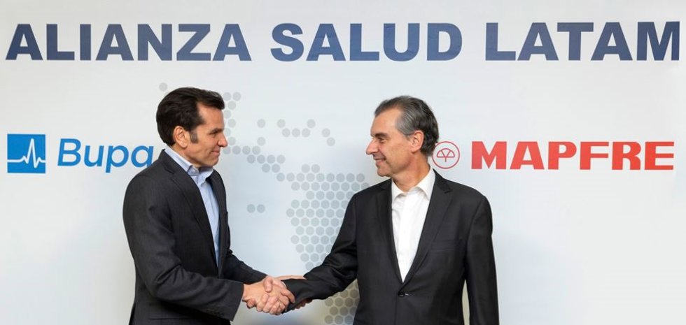 De izquierda a derecha: el consejero delegado de Sanitas y de Bupa Europa y Latinoamérica, Iñaki Peralta, y el consejero delegado de Mapfre para Latinoamérica, Jesús Martínez Castellanos.